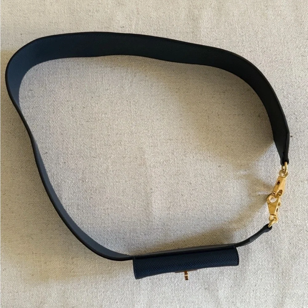 COLVERT KELLY POCKET STRAP 100% AUTH IN BOX - Picture 7 of 8